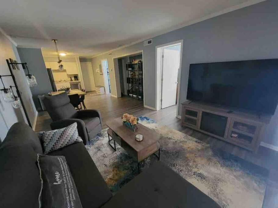 2022 Renovated 2-Bdrm Cozy, Lovely Condo W/Parking! Hilton Head Island Exterior foto
