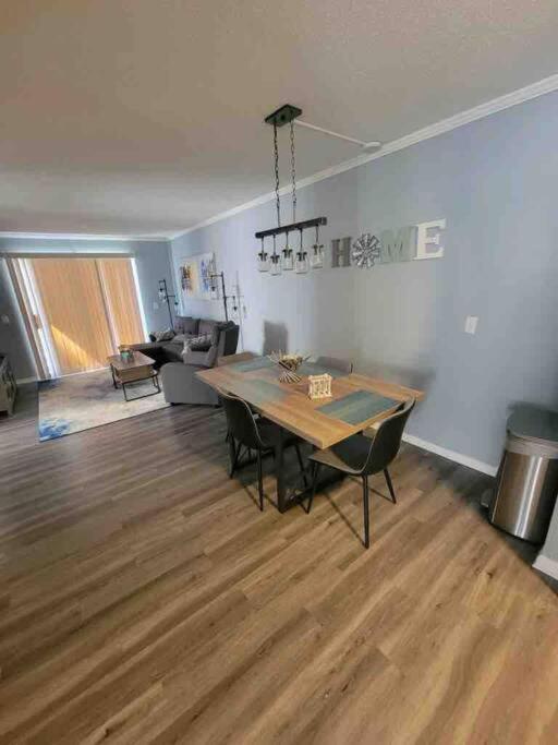 2022 Renovated 2-Bdrm Cozy, Lovely Condo W/Parking! Hilton Head Island Exterior foto