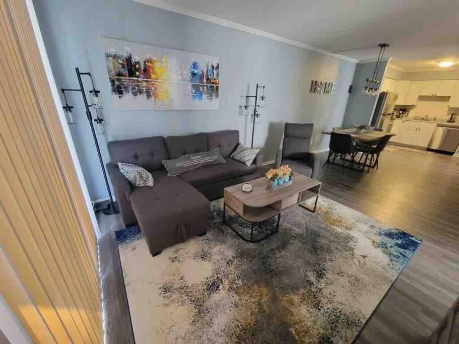 2022 Renovated 2-Bdrm Cozy, Lovely Condo W/Parking! Hilton Head Island Exterior foto